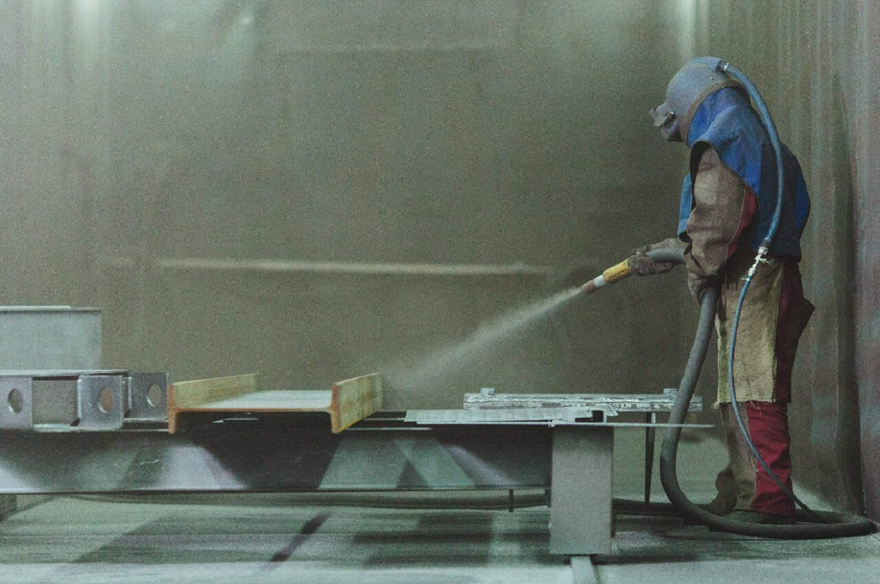 از بین بردن زنگ زدگی با Sandblasting